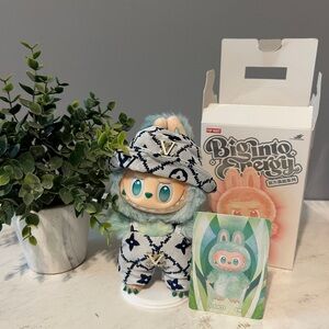 *BUNDLE* Popmart The Monsters Big Into Energy Labubu featuring Serenity.